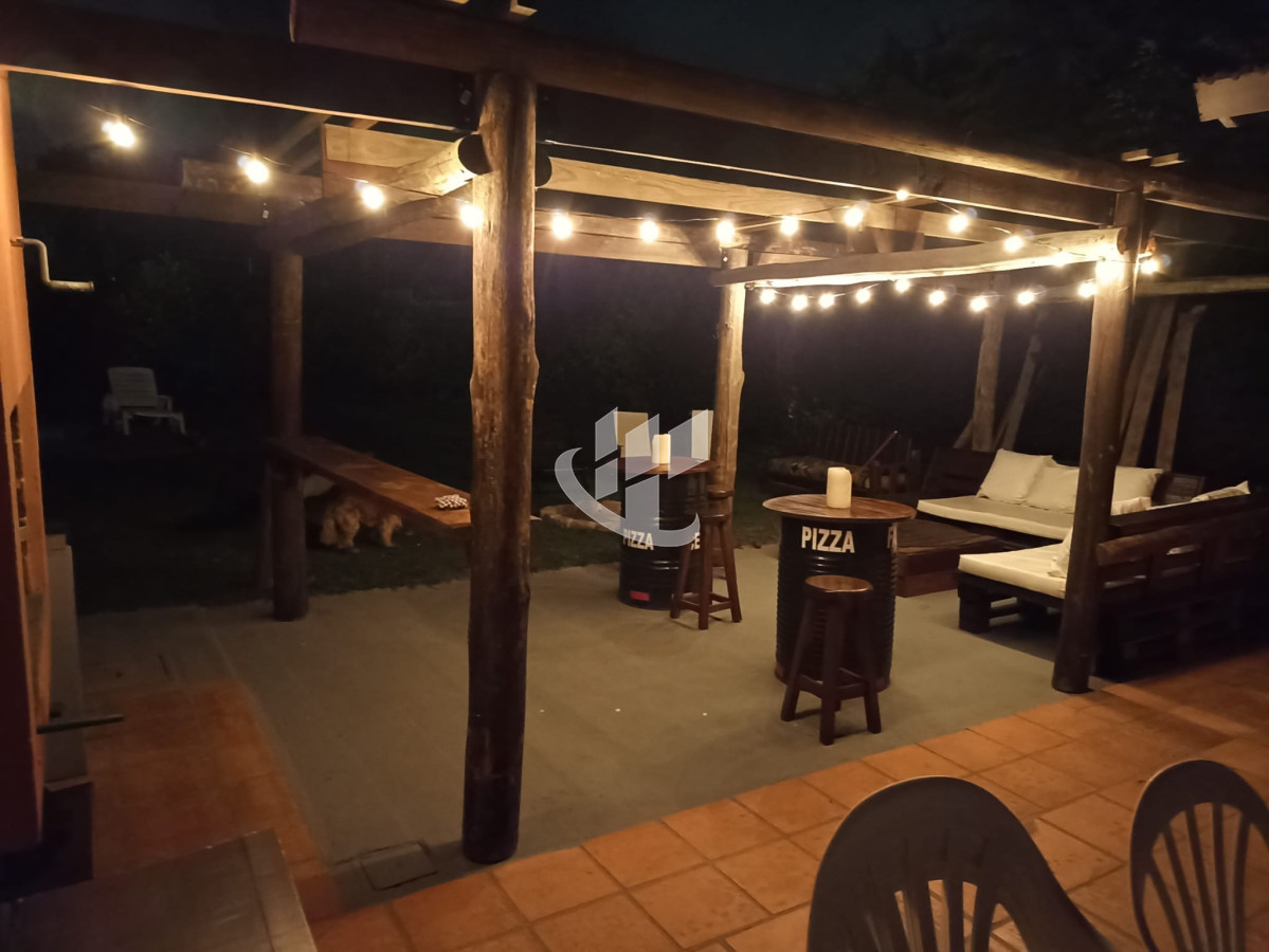 Casa ID.2109 - PUNTA DEL ESTE MARLY CASA DE 4 DORMITORIOS PISCINA EN ALQUILER TEMPORAL