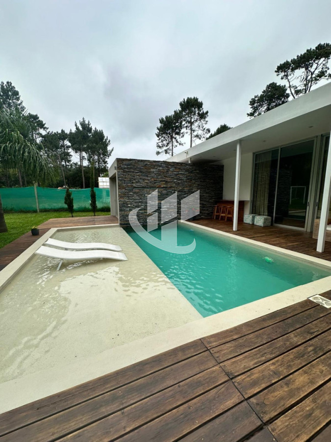 Casa ID.2405 - Alquiler de Verano, 3 dormitorios con piscina climatizada, Burnett, Punta del Este