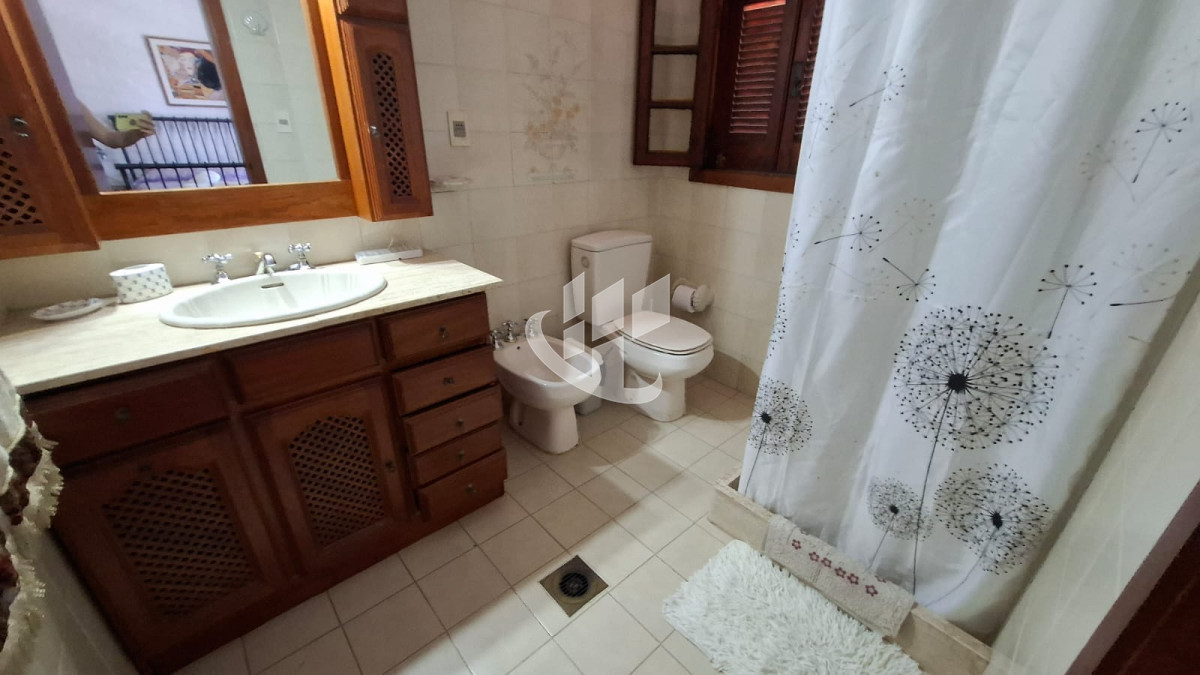 Casa ID.1609 - Casa en venta, 5 dormitorios y barbacoa cerrada. Tio Tom, Maldonado