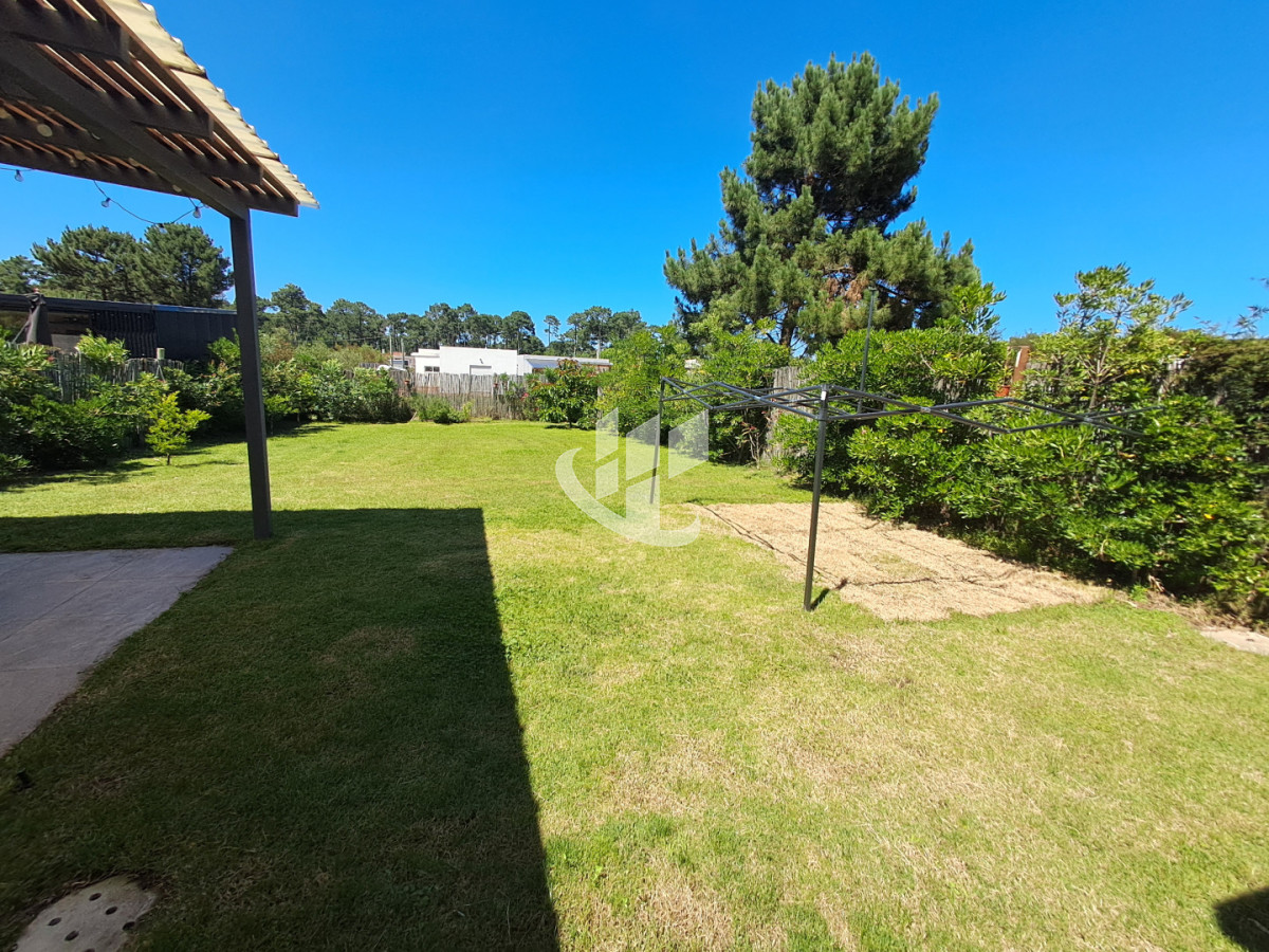 Casa ID.2391 - PUNTA DEL ESTE PARQUE BURNETT 2 DORMITORIOS 2 BAÑOS