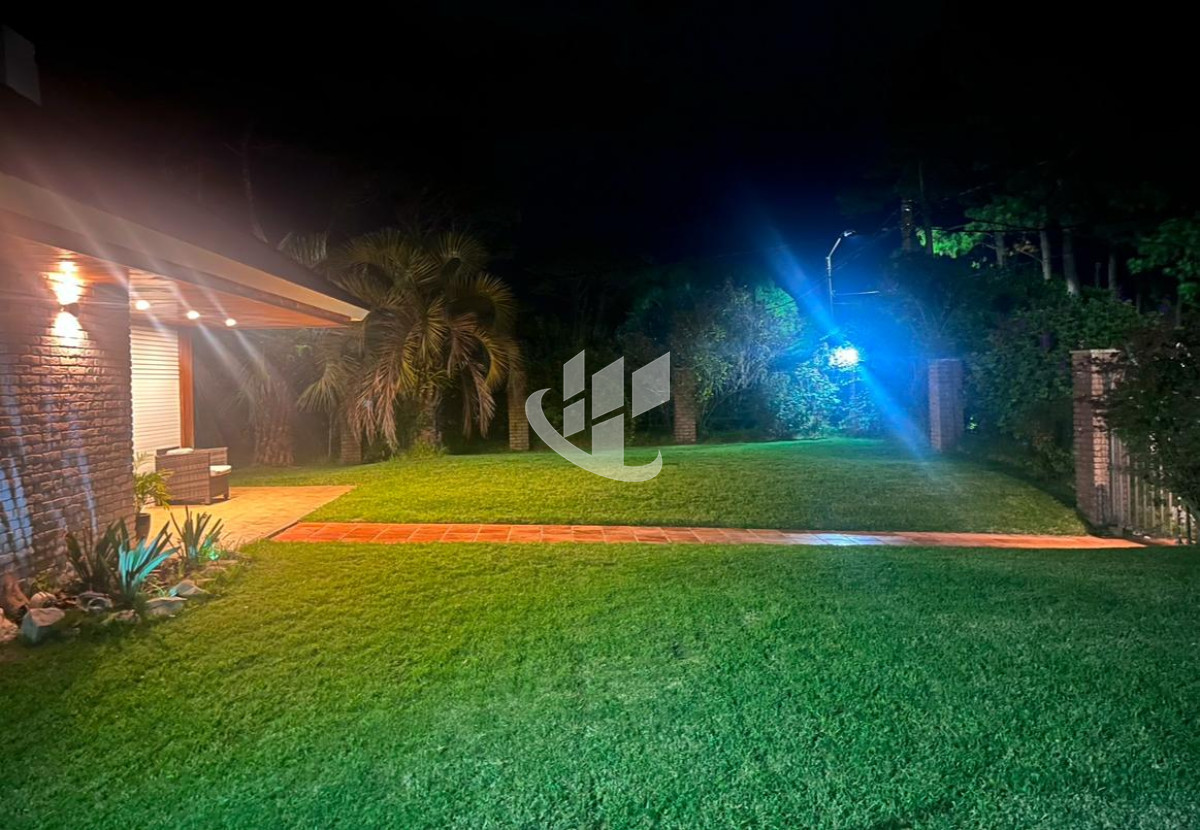 Casa ID.1680 - Alquiler de verano, 4 dormitorios, 3 baños, piscina climatizada, Mansa, Punta del Este