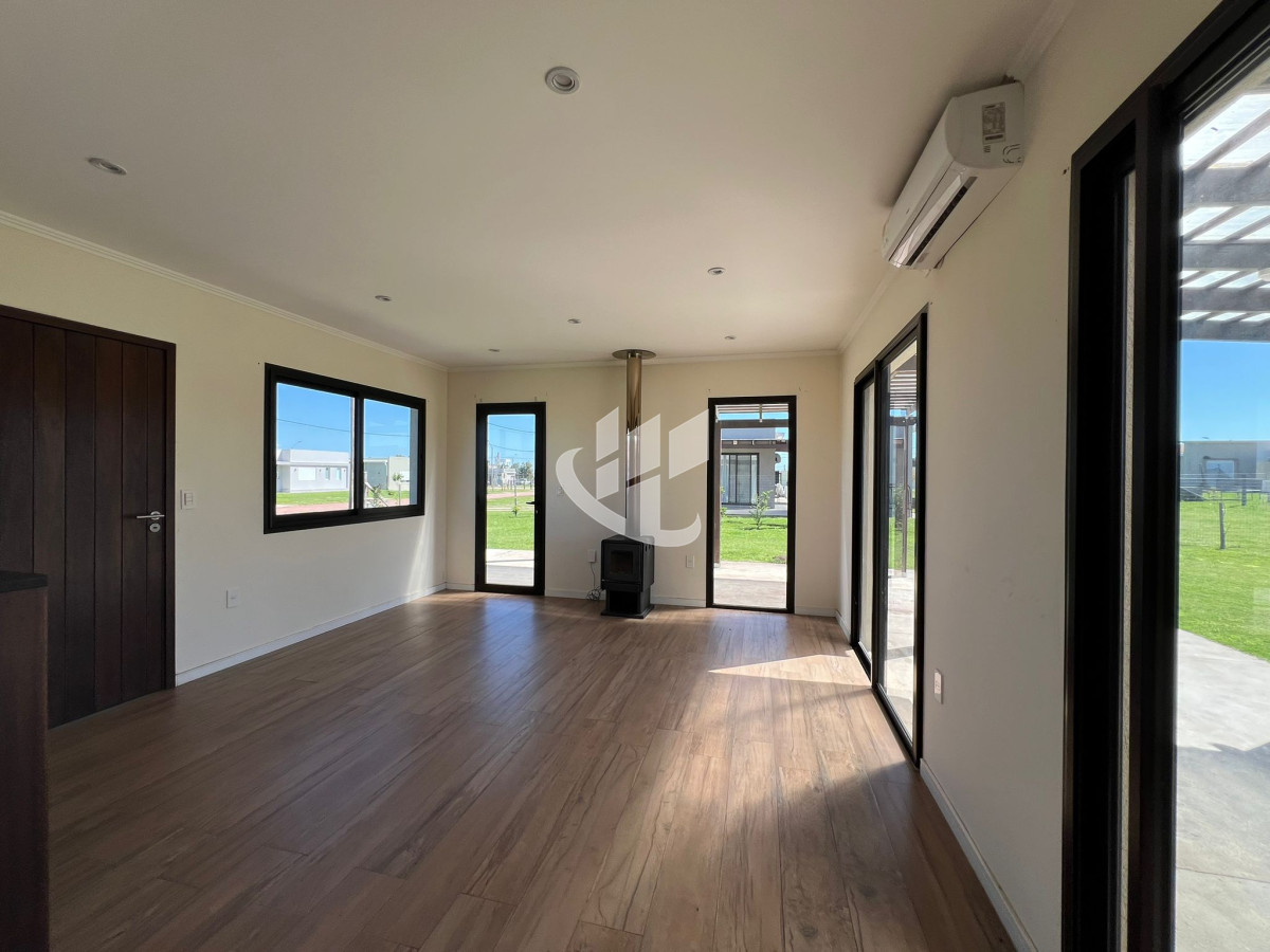 Casa ID.924 - CASA 2 DORMITORIOS EN BARRIO JARDINES DEL HUM 