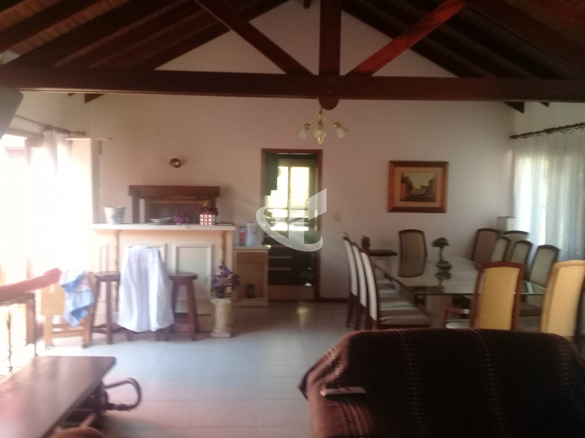 Casa ID.2109 - PUNTA DEL ESTE MARLY CASA DE 4 DORMITORIOS PISCINA EN ALQUILER TEMPORAL