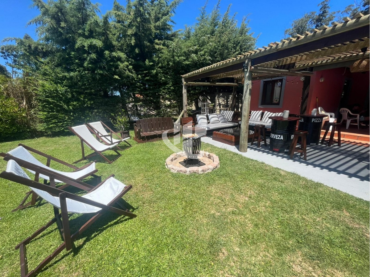 Casa ID.2109 - PUNTA DEL ESTE MARLY CASA DE 4 DORMITORIOS PISCINA EN ALQUILER TEMPORAL