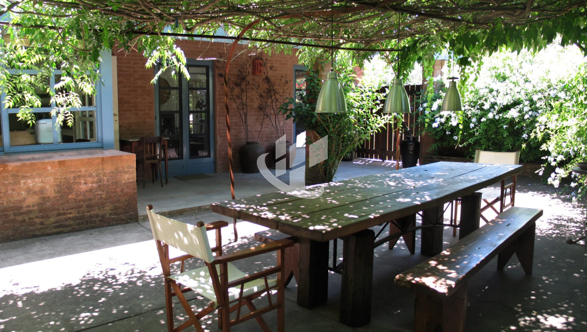 Casa ID.689 - Venta, casa, 3 suites mas dep, La Barra, Punta del Este