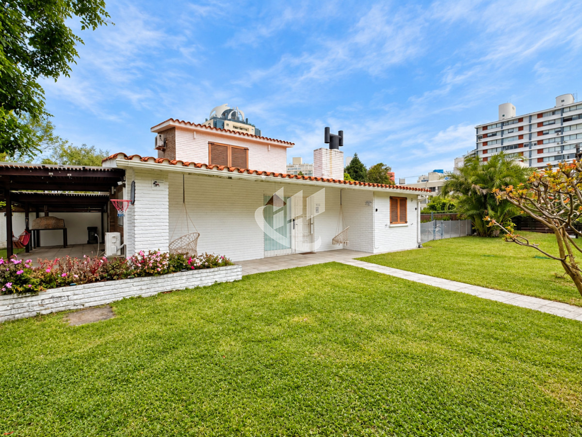 Casa ID.2768 - PUNTA DEL ESTE PLAYA BRAVA CASA DE 3 DORMITORIOS PSICINA CLIMARIZADA