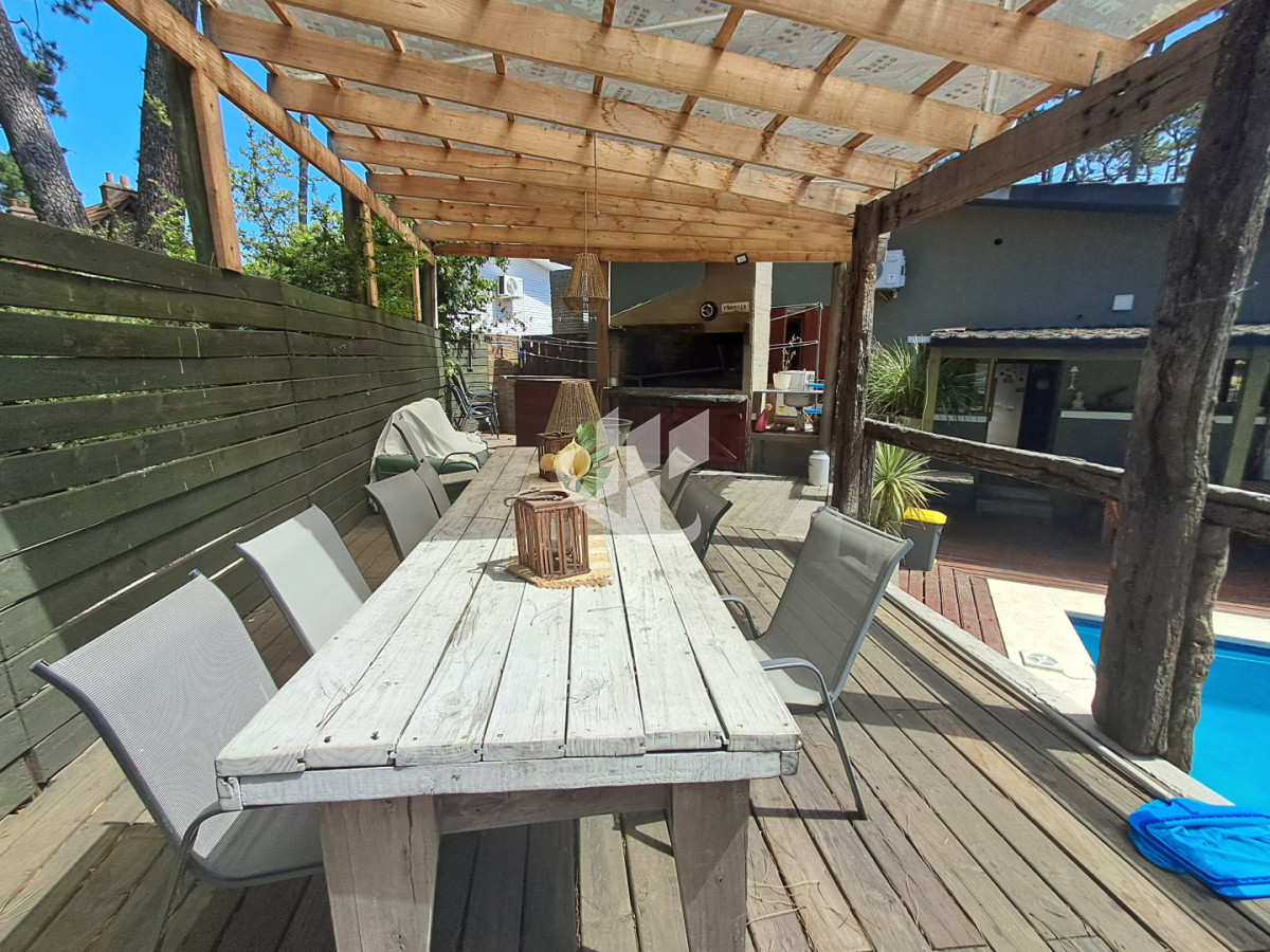 Casa ID.2395 - PUNTA DEL ESTE SAN RAFAEL 4 DORMITORIOS 2 BAÑOS PISCINA PARRILLERO