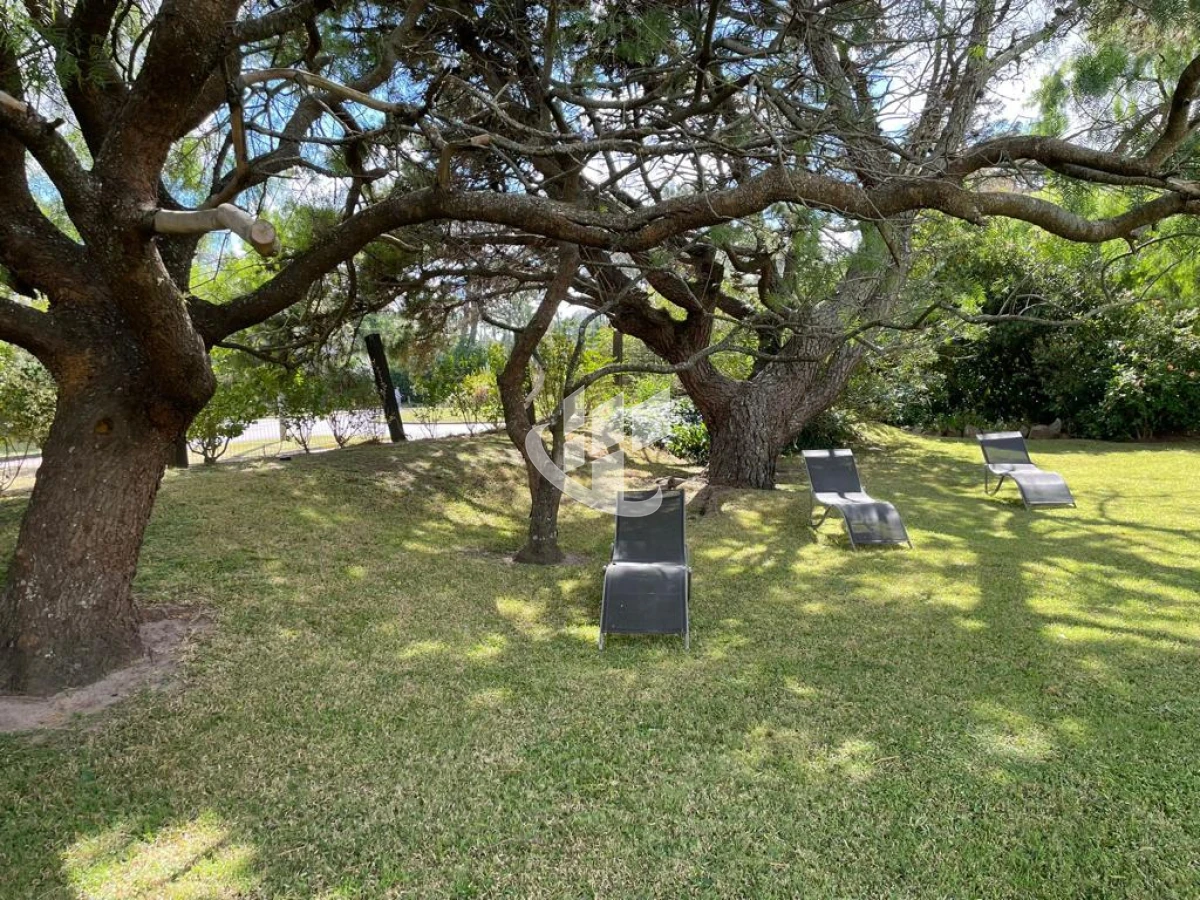 Casa ID.1918 - PUNTA DEL ESTE MANSA CASA 4 DORMITORIOS AMPLIO TERRENO EN VENTA