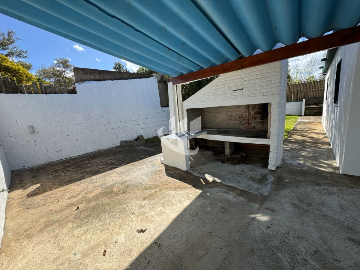 Casa ID.2418 - LA BARRA A 1 CUADRA DEL PUENTE 3 DORMITORIOS 2 BAÑOS PARRILLERO