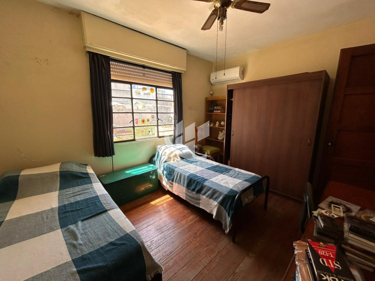 Casa ID.2460 - Casa 3 Dorm. En Venta en Pocitos con Garaje, Patio, Barbacoa y Azotea