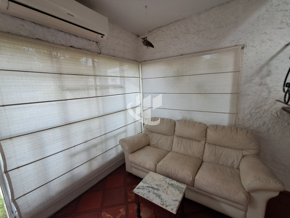 Casa ID.2532 - PUNTA DEL ESTE LAS DELICIAS GRAN CASA DE 5 DORMITORIOS PISCINA CANCHA DE PADLE EN VENTA