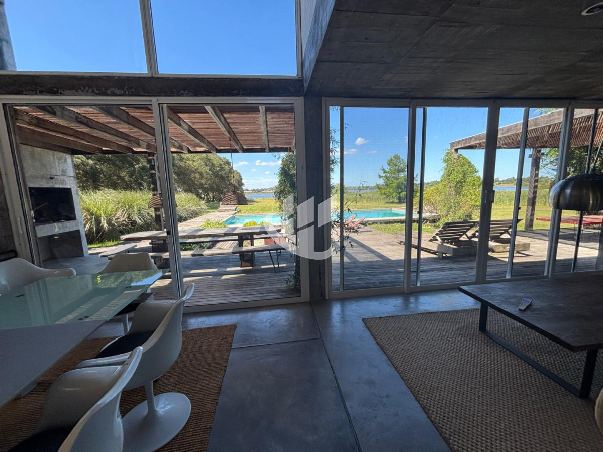 Casa ID.2390 - CASA ALQUILER TEMPORARIO - PUNTA DEL ESTE - LAGUNA DE LOS CISNES