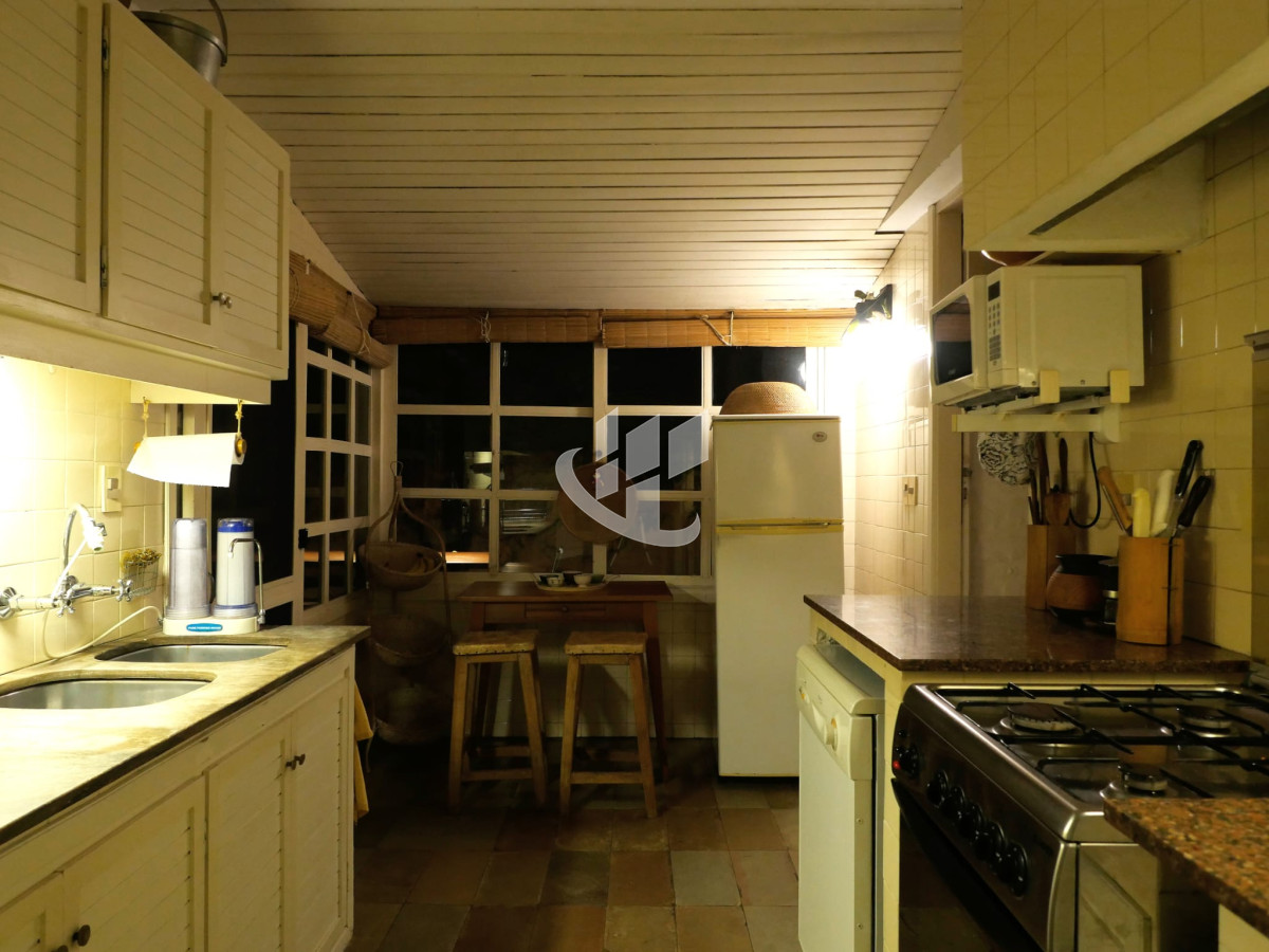 Casa ID.689 - Venta, casa, 3 suites mas dep, La Barra, Punta del Este