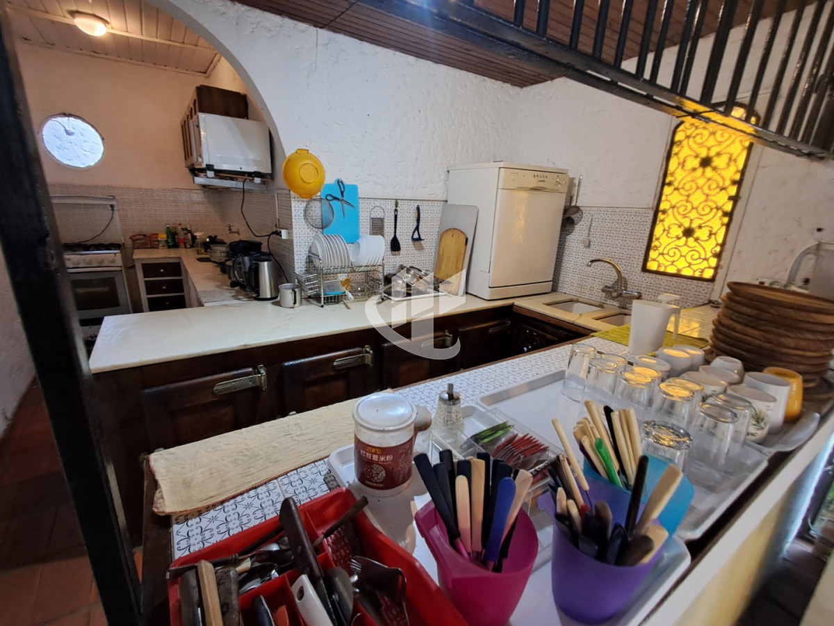 Casa ID.2532 - PUNTA DEL ESTE LAS DELICIAS GRAN CASA DE 5 DORMITORIOS PISCINA CANCHA DE PADLE EN VENTA