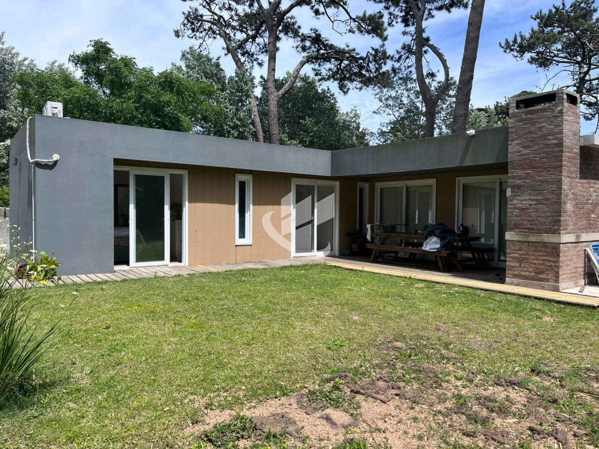 Casa ID.2350 - Alquiler temporada Casa 2 dormitorios, zona Playa Brava, Punta del este.