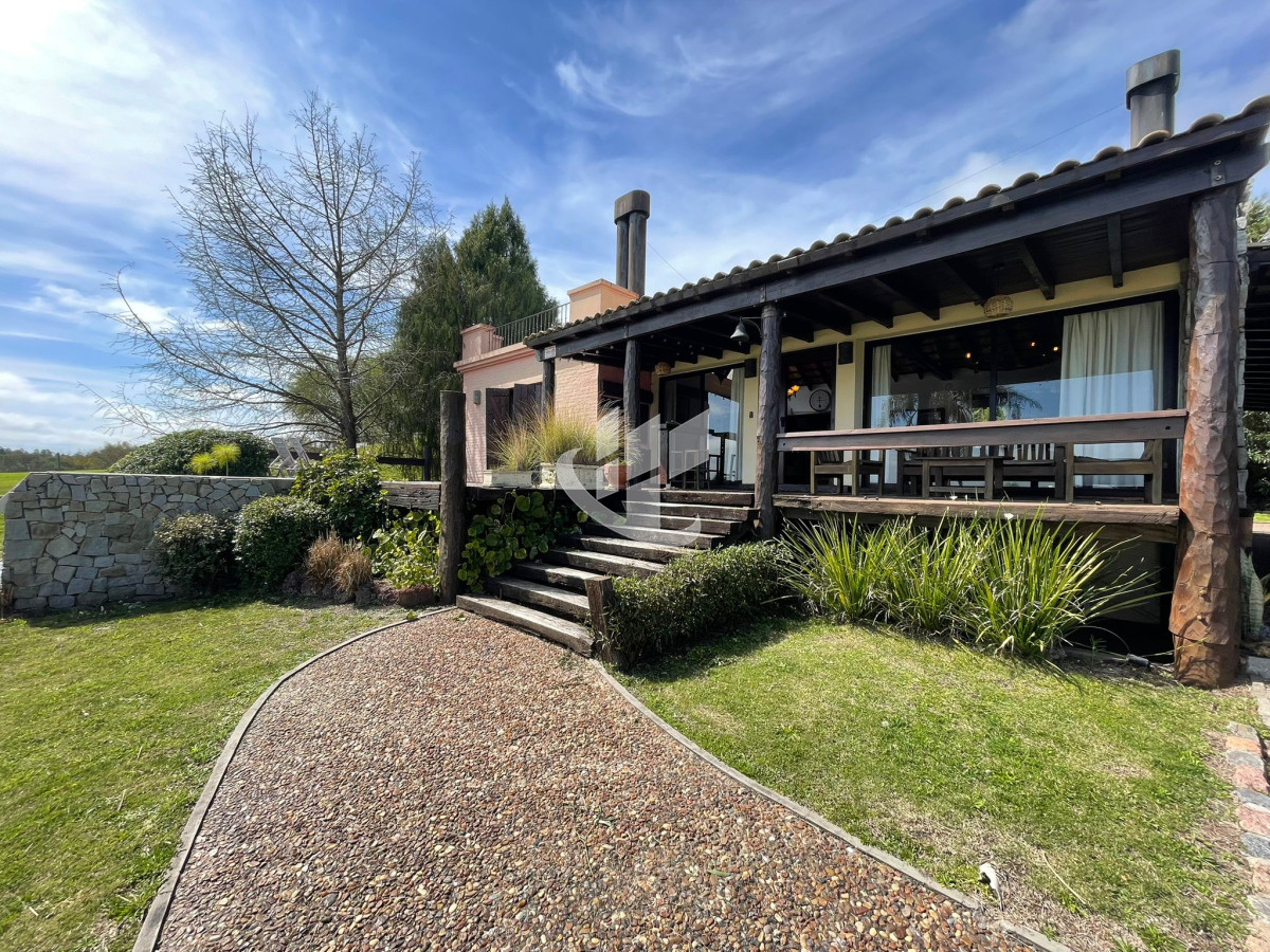 Casa ID.2185 - HERMOSA CASA DE 3 DORMITORIOS EN COUNTRY SAN ISIDRO