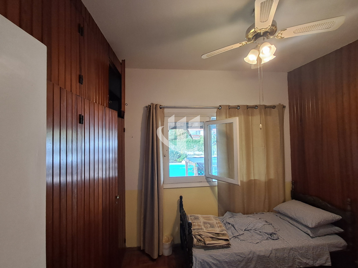 Casa ID.2532 - PUNTA DEL ESTE LAS DELICIAS GRAN CASA DE 5 DORMITORIOS PISCINA CANCHA DE PADLE EN VENTA