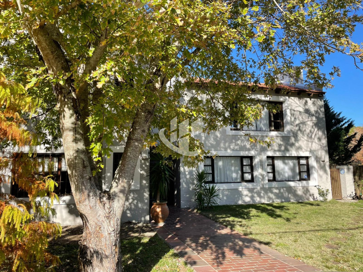Casa ID.2501 - PUNTA DEL ESTE BARRIO MARLY 4 DORMITORIOS PISCINA ALQUILER ANUAL Y TEMPORADA