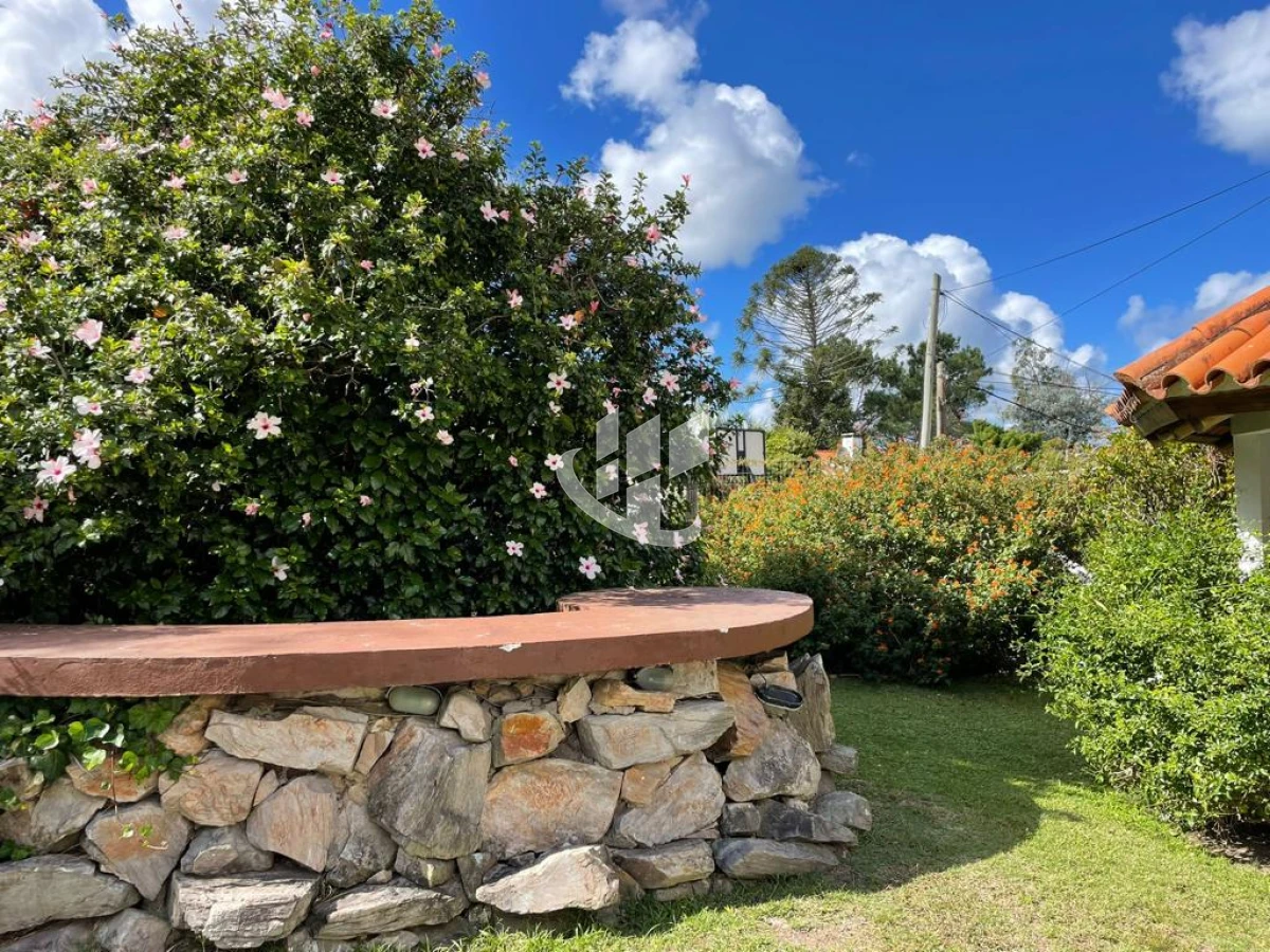 Casa ID.1918 - PUNTA DEL ESTE MANSA CASA 4 DORMITORIOS AMPLIO TERRENO EN VENTA