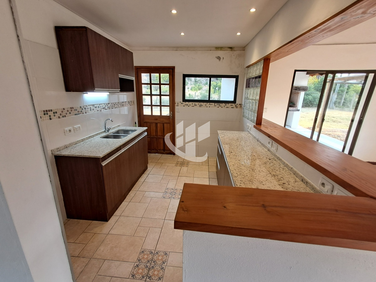 Casa ID.1349 - PUNTA BALLENA CLUB DEL LAGO CASA 3 DORMITORIOS CON PARRILLERO TECHADO VENTA