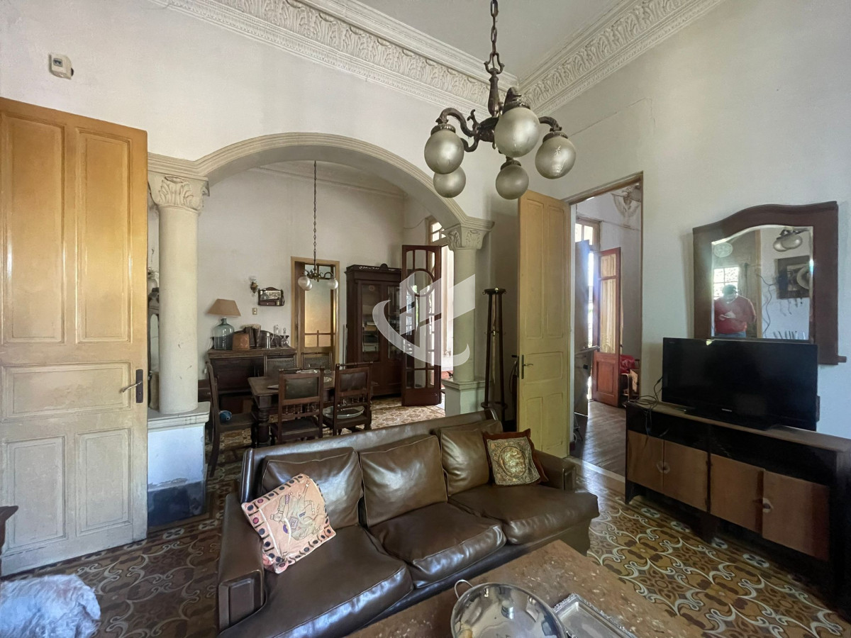 Casa ID.944 - EXCEPCIONAL ESQUINA CON 81 M2 DE FRENTE