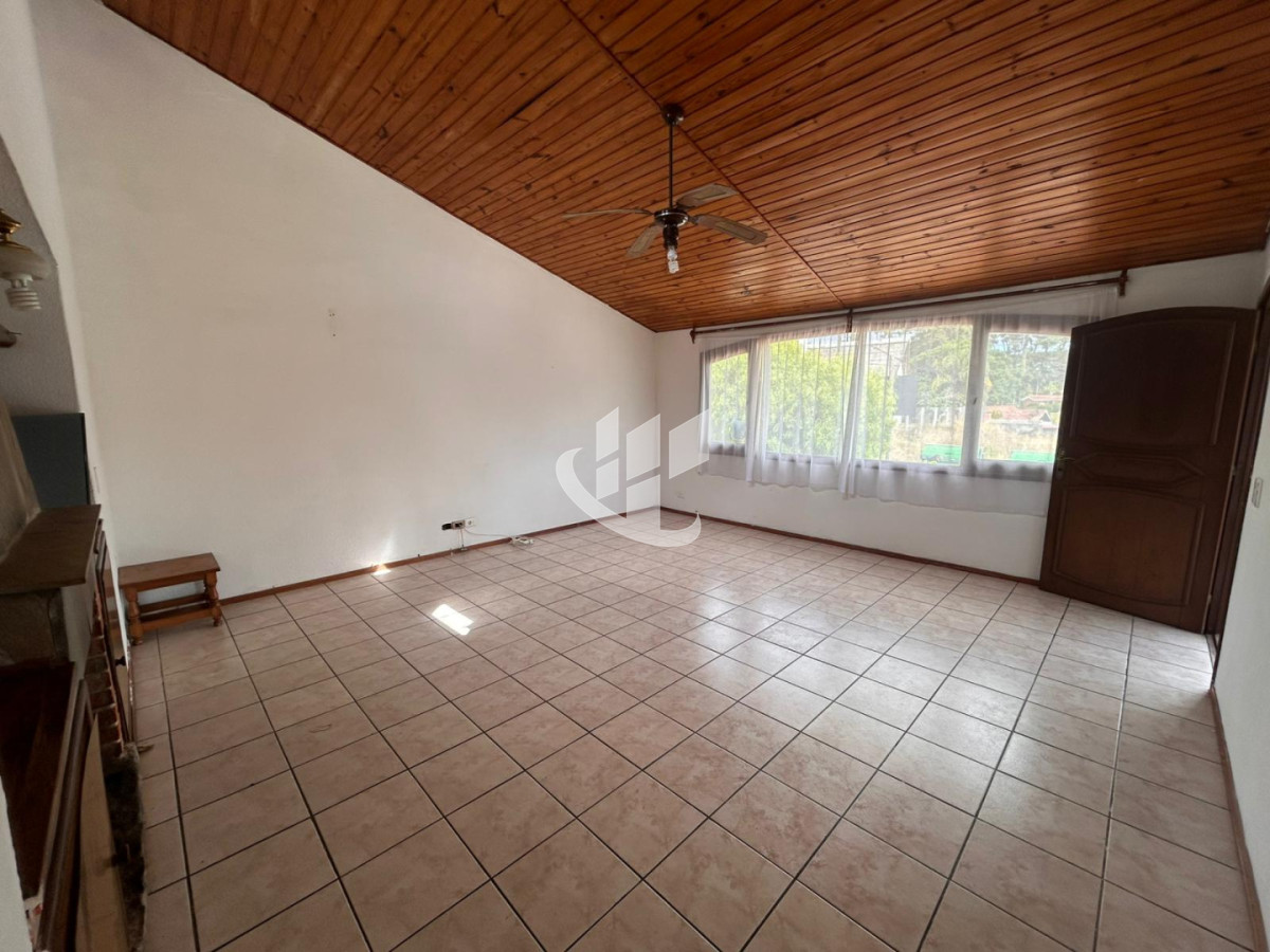 Casa ID.2410 - Casa en alquiler anual 2 Dormitorios, Jardines de Córdoba, Punta del Este