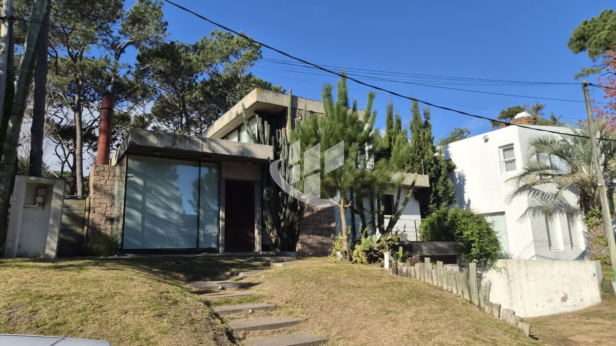 Casa ID.2617 - Casa en Alquiler Anual, 4 dormitorios en suite, Montoya, La Barra