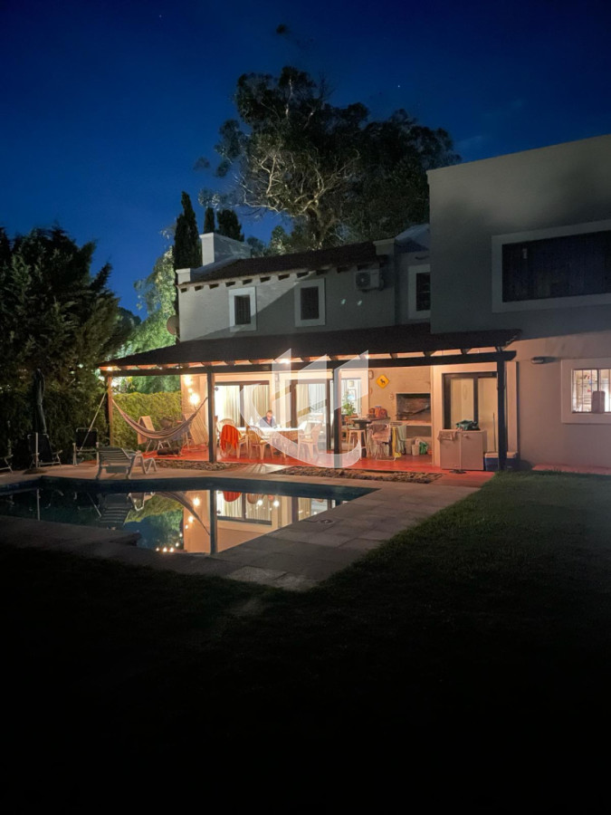 Casa ID.2501 - PUNTA DEL ESTE BARRIO MARLY 4 DORMITORIOS PISCINA ALQUILER ANUAL Y TEMPORADA