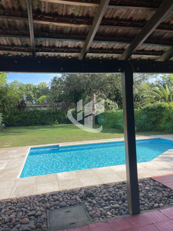 Casa ID.2501 - PUNTA DEL ESTE BARRIO MARLY 4 DORMITORIOS PISCINA ALQUILER ANUAL Y TEMPORADA
