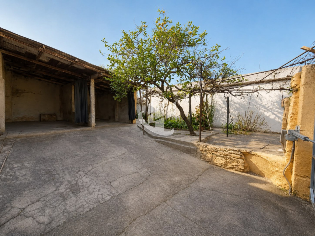 Casa ID.2820 - CASA DE 2 DORMITORIOS CON MUCHO POTENCIAL