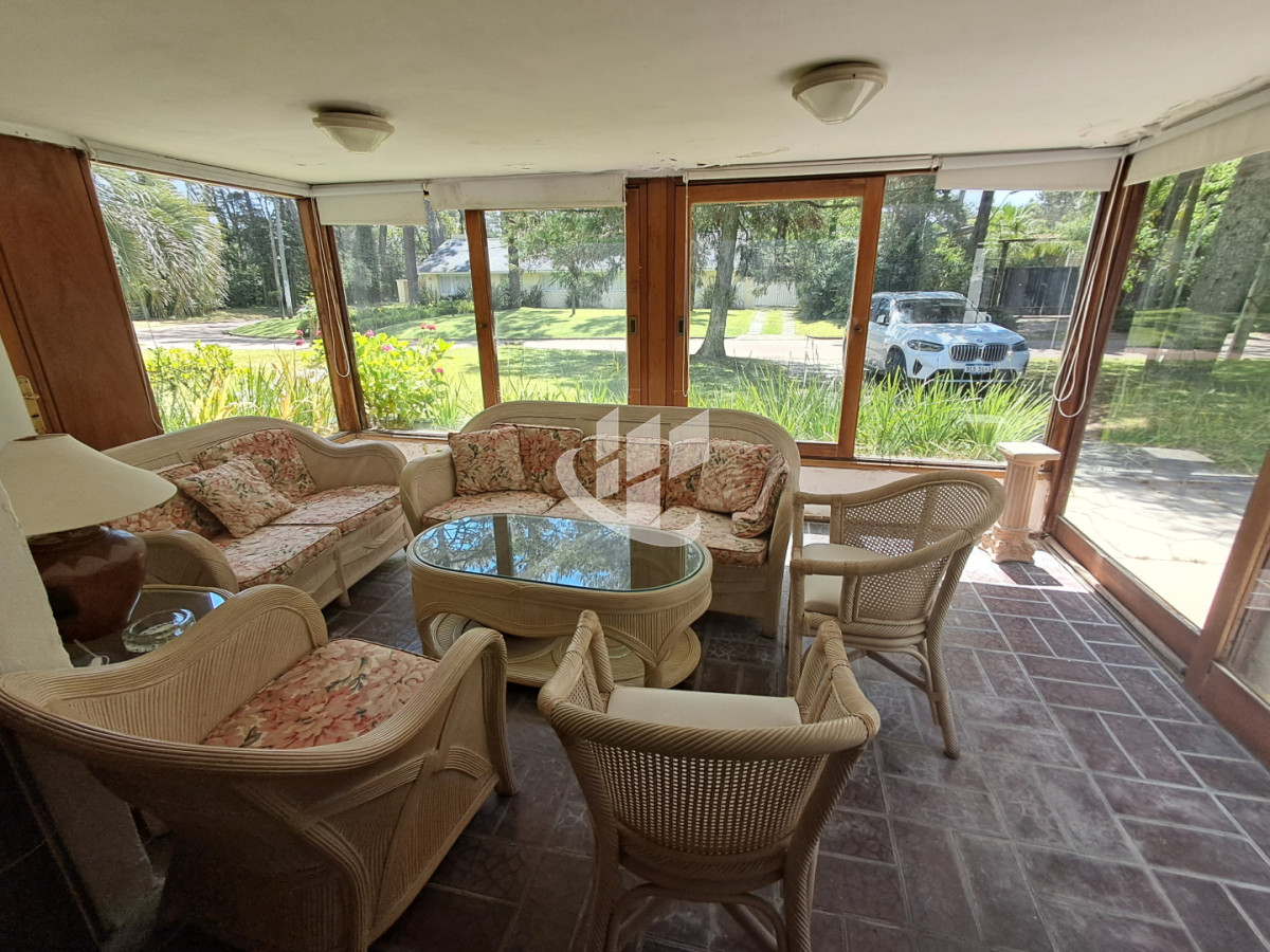 Casa ID.2333 - PUNTA DEL ESTE MANSA A METROS DEL MAR HERMOSA PROPIEDAD CON POTENCIAL