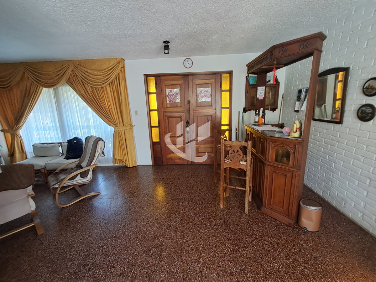 Casa ID.2532 - PUNTA DEL ESTE LAS DELICIAS GRAN CASA DE 5 DORMITORIOS PISCINA CANCHA DE PADLE EN VENTA