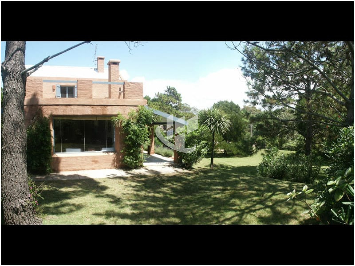 Casa ID.689 - Venta, casa, 3 suites mas dep, La Barra, Punta del Este