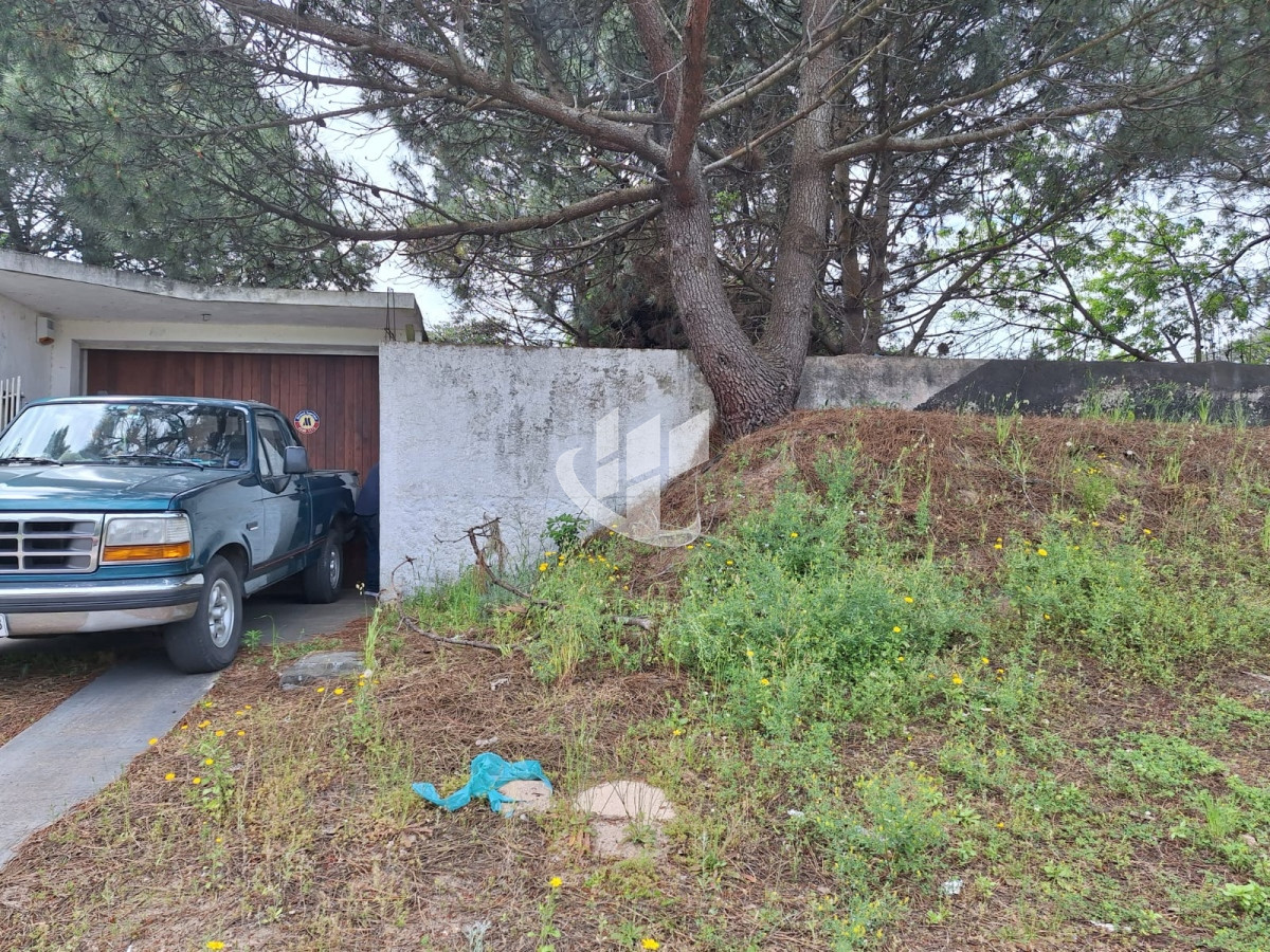 Casa ID.915 - CASA EN VENTA CON TERRENO Y MEJORAS .EXCELENTE PARA COMERCIO.