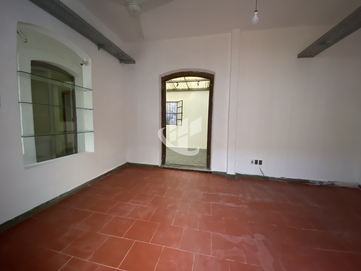 Casa ID.1022 - Venta casa con local al frente ideal para empresa 
