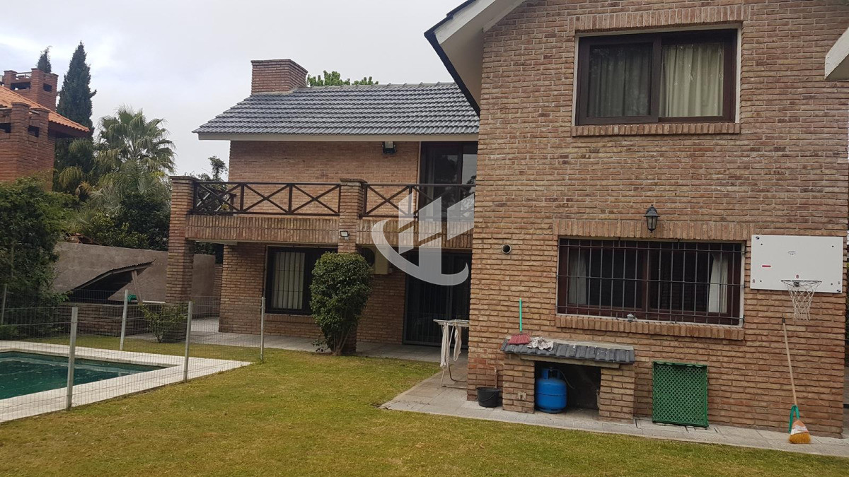 Casa ID.2223 - PUNTA DEL ESTE JARDINES DE CORDOBA CASA EN ALQUILER 3 DORMITORIOS PISCINA BARBACOA