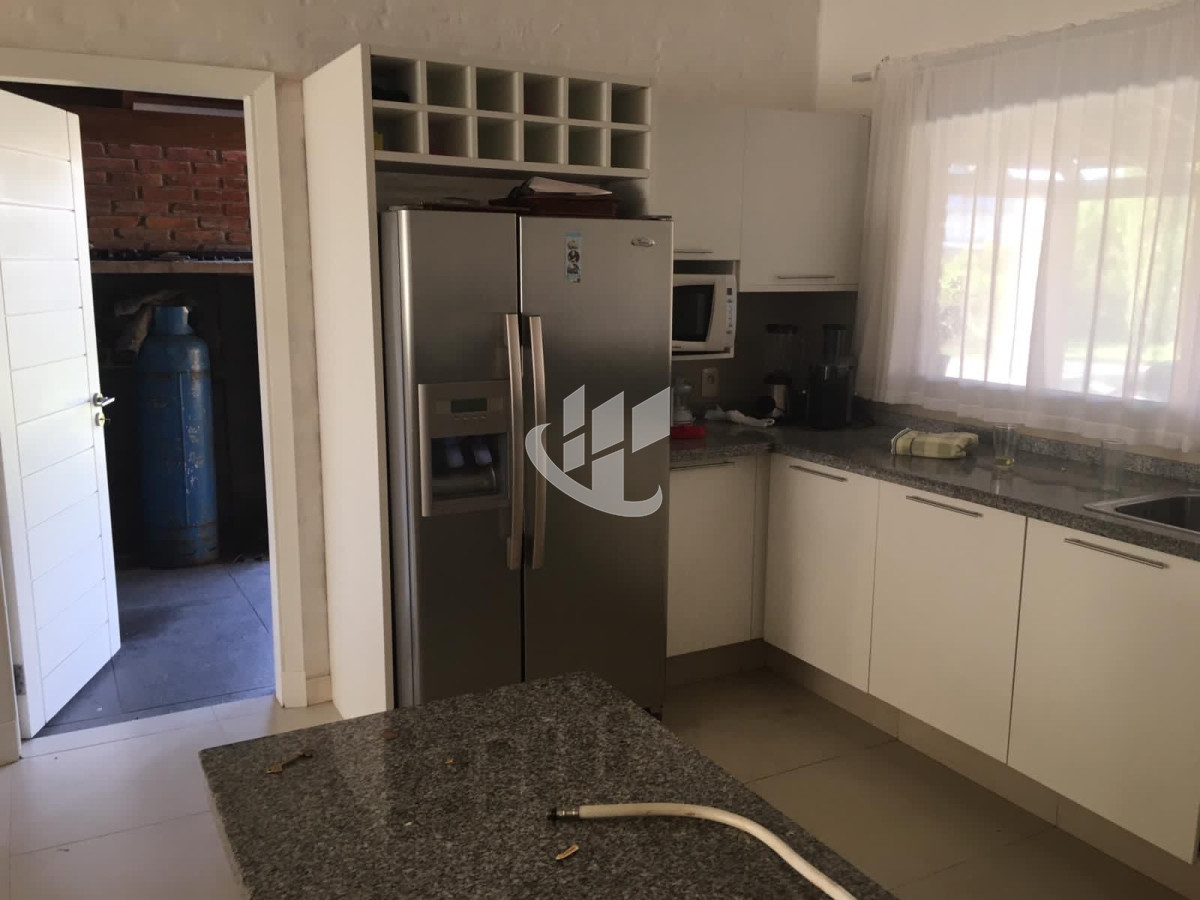 Casa ID.1434 - PUNTA BALLENA TIO TOM CASA DE 5 DORMITORIOS CON PISCINA CLIMATIZADA