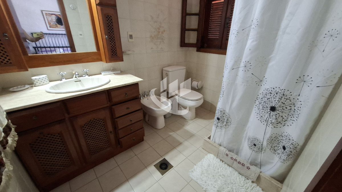 Casa ID.1609 - Casa en venta, 5 dormitorios y barbacoa cerrada. Tio Tom, Maldonado