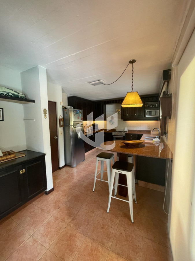 Casa ID.2501 - PUNTA DEL ESTE BARRIO MARLY 4 DORMITORIOS PISCINA ALQUILER ANUAL Y TEMPORADA