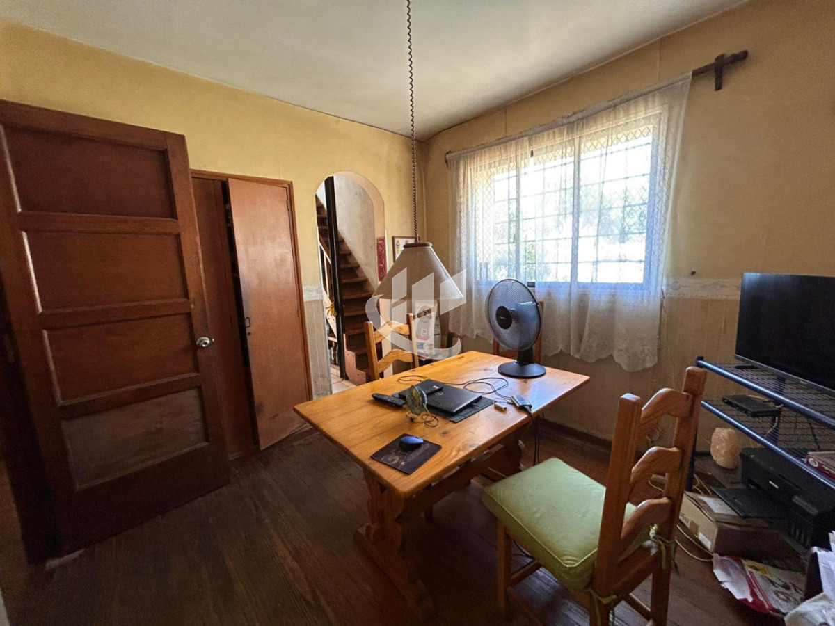 Casa ID.2460 - Casa 3 Dorm. En Venta en Pocitos con Garaje, Patio, Barbacoa y Azotea