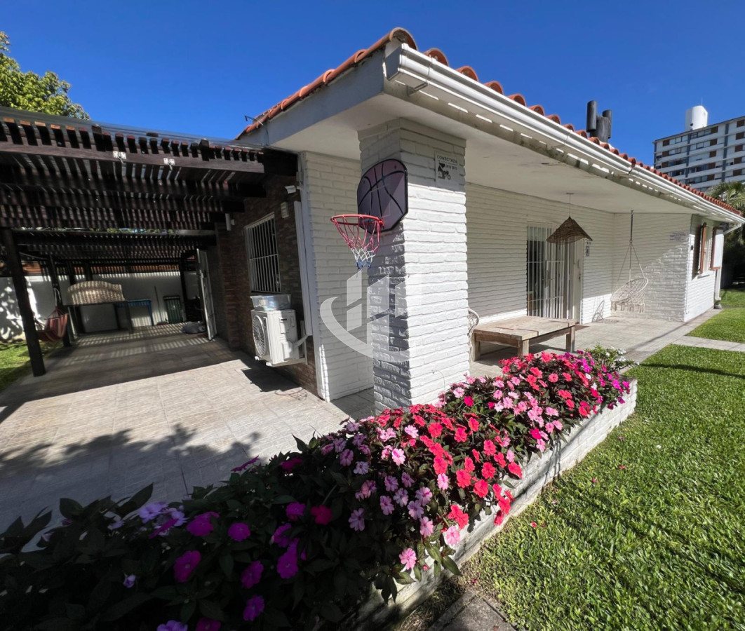 Casa ID.2768 - PUNTA DEL ESTE PLAYA BRAVA CASA DE 3 DORMITORIOS PSICINA CLIMARIZADA