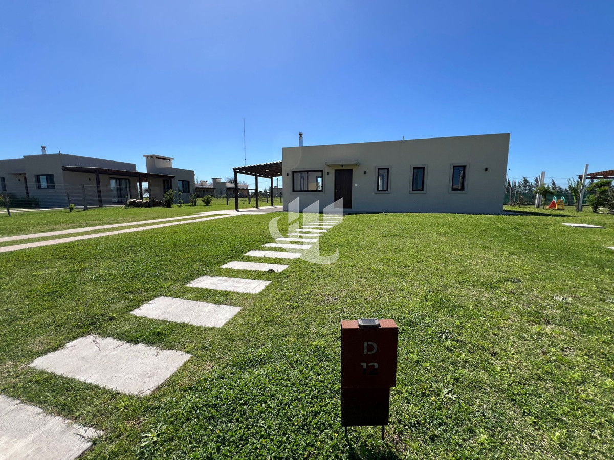 Casa ID.924 - CASA 2 DORMITORIOS EN BARRIO JARDINES DEL HUM 