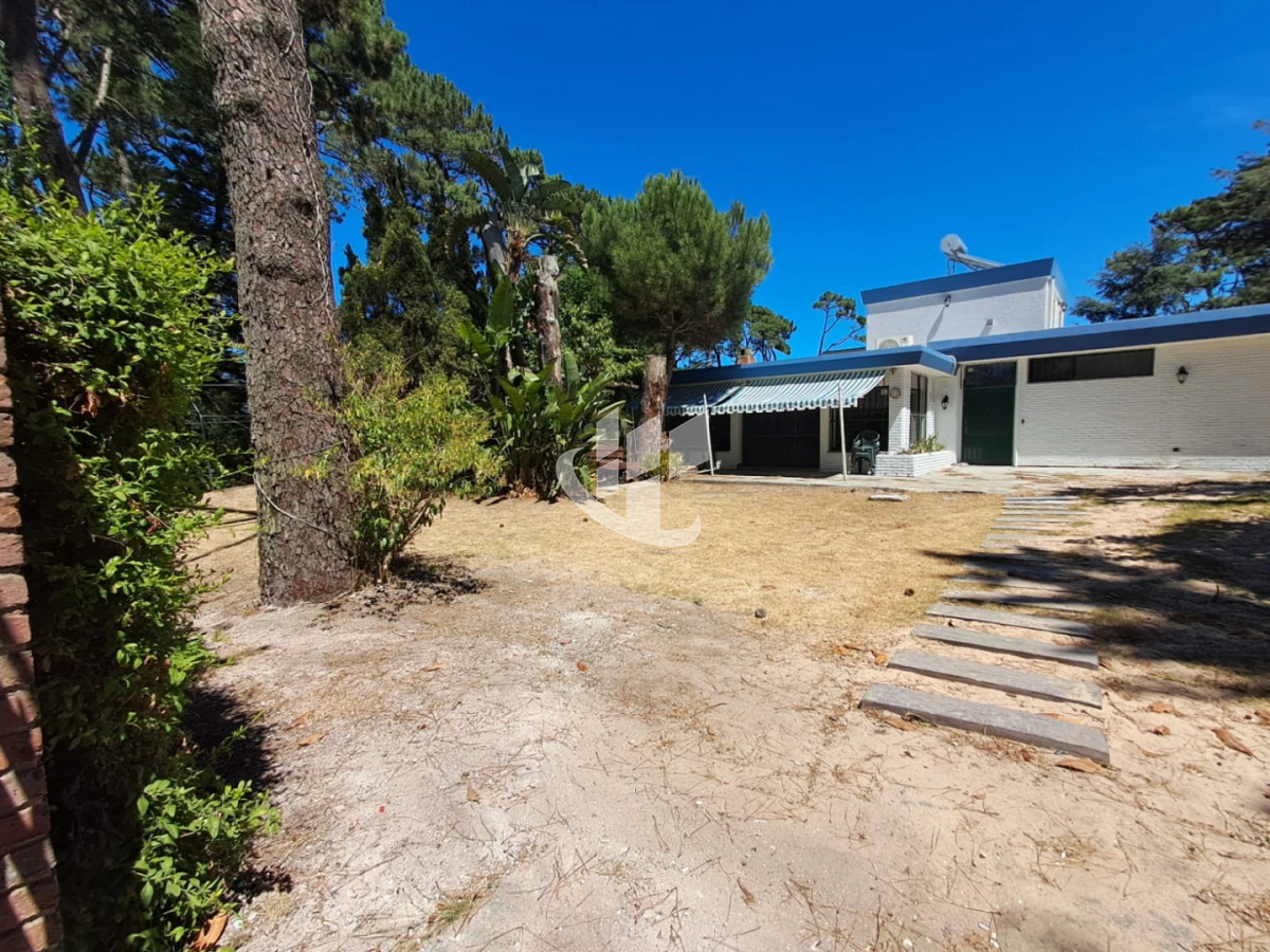 Casa ID.2406 - PUNTA DEL ESTE MANSA 5 DORMITORIOS 3 BAÑOS SE ALQUILA ENERO