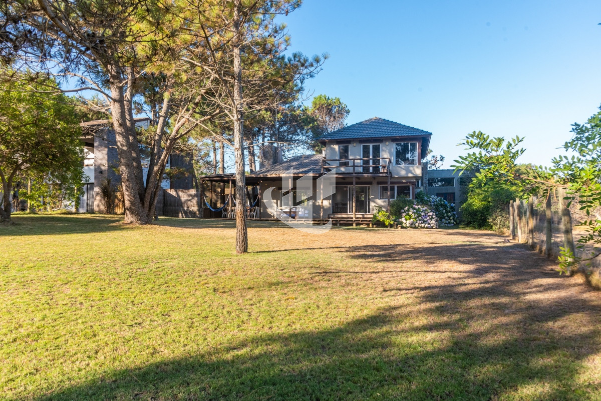 Casa ID.655 - Venta, casa, 4 dormitorios, Arenas de Jose Ignacio.