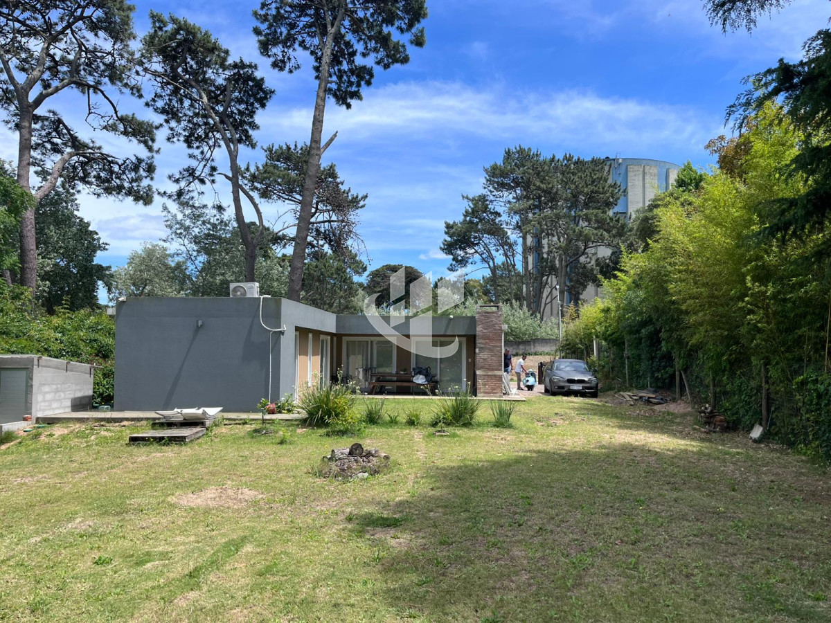 Casa ID.2350 - Alquiler temporada Casa 2 dormitorios, zona Playa Brava, Punta del este.