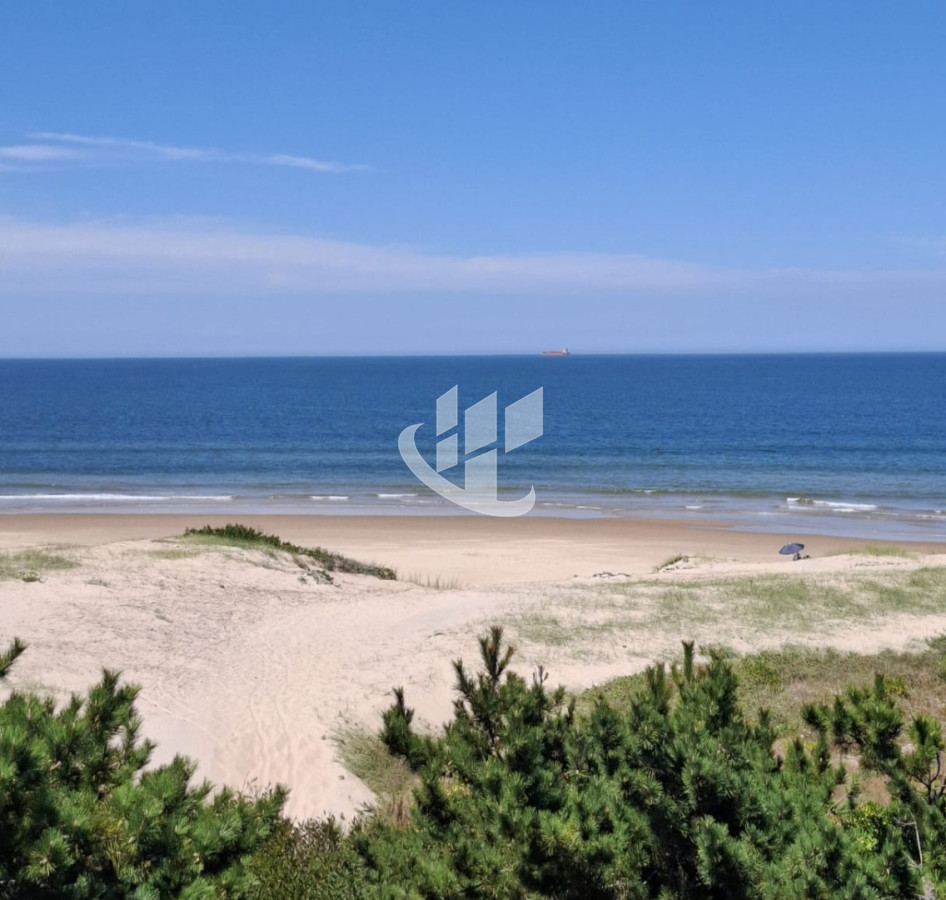Casa ID.2538 - PUNTA DEL ESTE TIO TOM CASA DE 4 DORMITORIOS PISCINA HERMOSA VISTA !