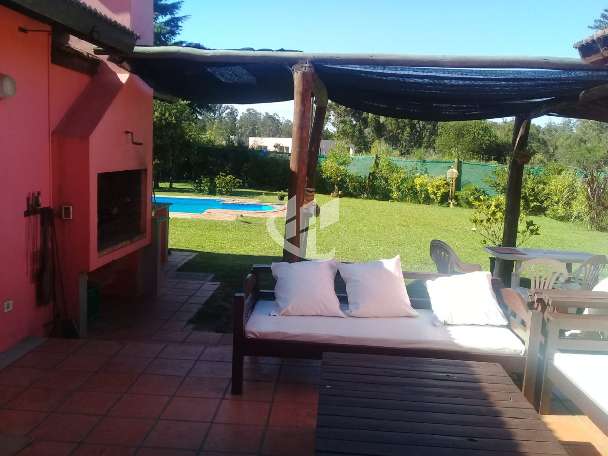 Casa ID.2109 - PUNTA DEL ESTE MARLY CASA DE 4 DORMITORIOS PISCINA EN ALQUILER TEMPORAL