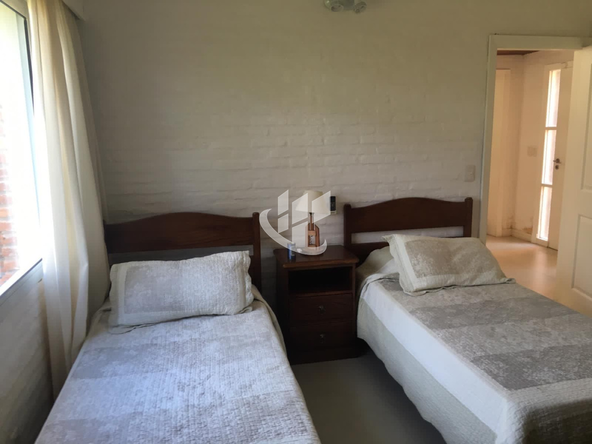 Casa ID.1434 - PUNTA BALLENA TIO TOM CASA DE 5 DORMITORIOS CON PISCINA CLIMATIZADA