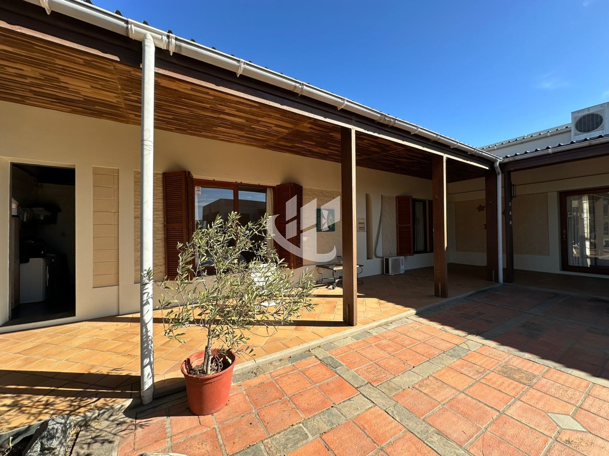 Casa ID.1419 - CASA CENTRICA EN MERCEDES LISTA PARA INGRESAR, CON 1.000 M2 DE TERRENO