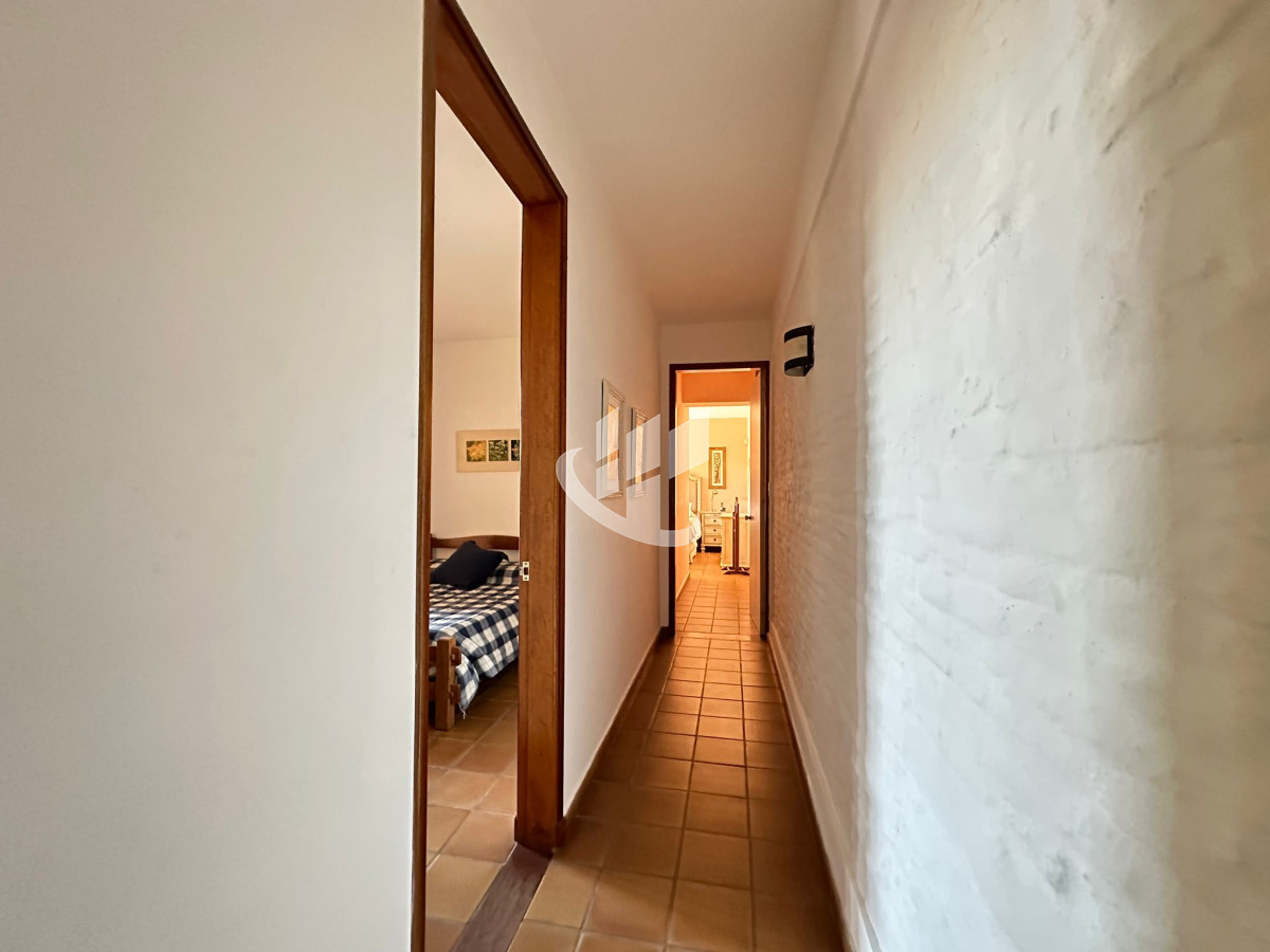 Casa ID.1419 - CASA CENTRICA EN MERCEDES LISTA PARA INGRESAR, CON 1.000 M2 DE TERRENO